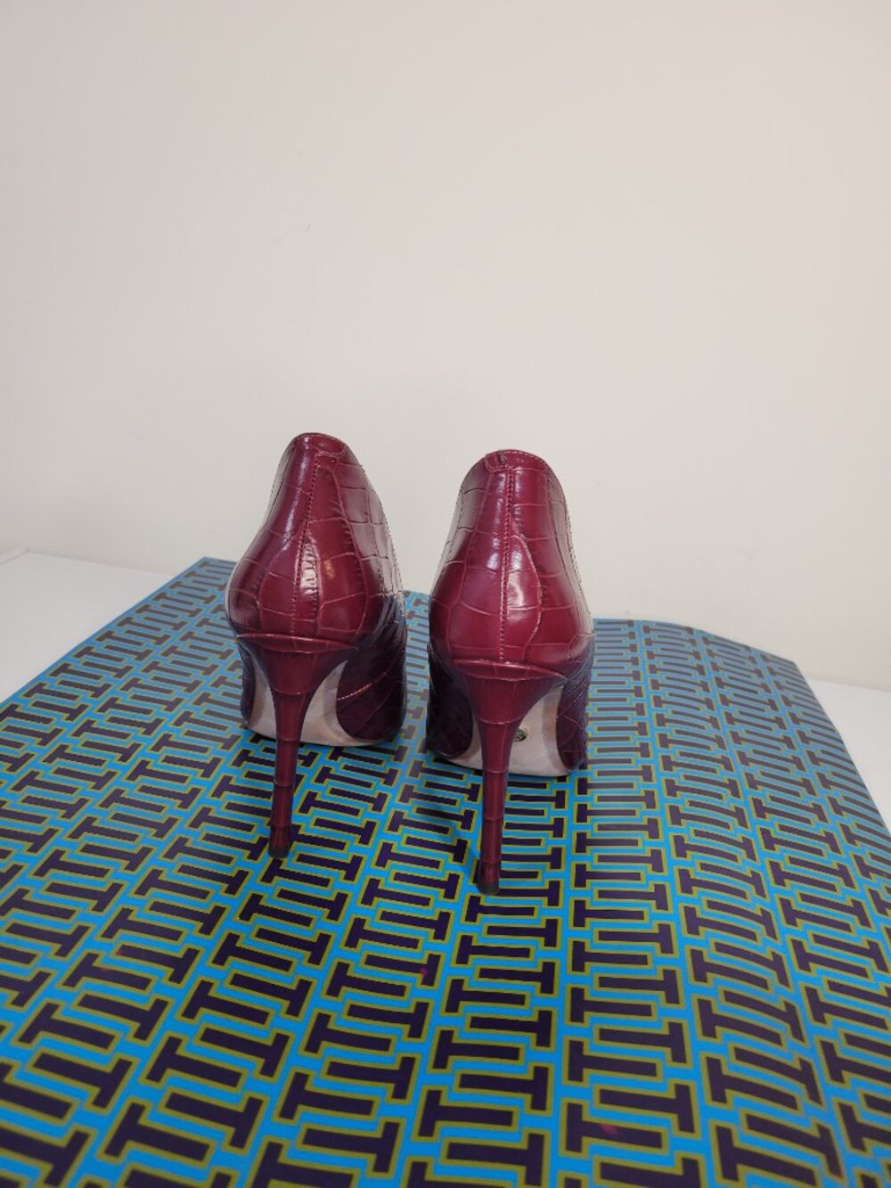 Michael Kors Leather Croc Stiletto Heels Burgundy Sz 8.5 EXCELLENT - Picture 7 of 12